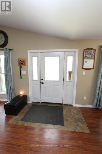 35 Leslie Frost Lane, Kawartha Lakes, ON - Indoor Photo Showing Living Room