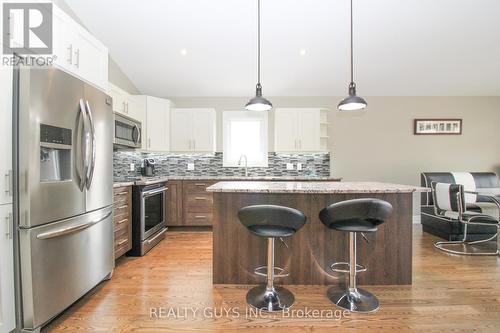 689 Spillsbury Drive, Peterborough, ON - Indoor Photo Showing Kitchen With Upgraded Kitchen