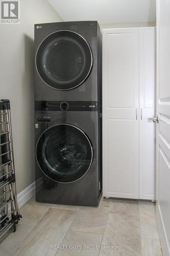689 Spillsbury Dr, Peterborough, ON - Indoor Photo Showing Laundry Room