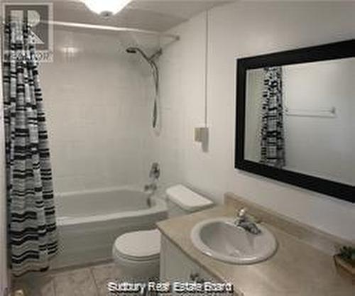 146 Dean Avenue, Sudbury, ON - Indoor Photo Showing Bathroom