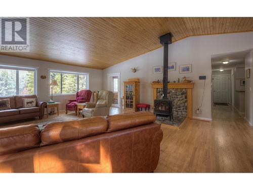 6599 Black Creek Road, Horsefly, BC - Indoor Photo Showing Living Room With Fireplace