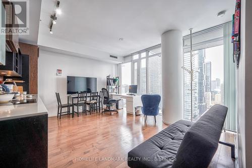 #2109 -75 St Nicholas St, Toronto, ON - Indoor Photo Showing Other Room