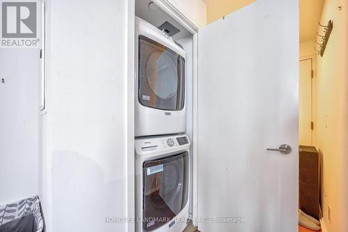 #2109 -75 St Nicholas St, Toronto, ON - Indoor Photo Showing Laundry Room