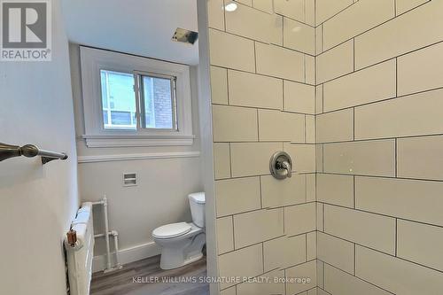 4 - 8 Tisdale Street S, Hamilton, ON - Indoor Photo Showing Bathroom