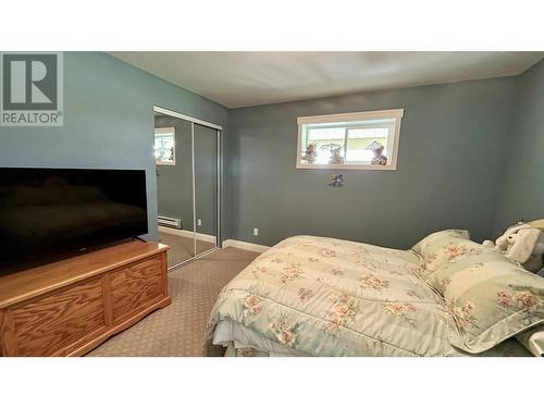 6160 Lakeshore Drive, Horse Lake, BC - Indoor Photo Showing Bedroom
