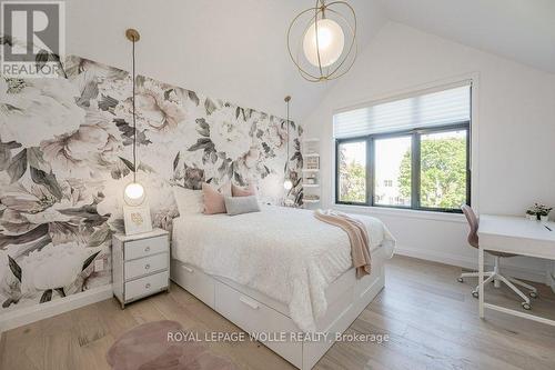 35 Huntley Cres, Kitchener, ON - Indoor Photo Showing Bedroom