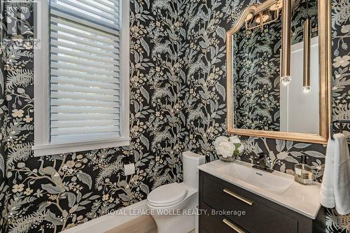 35 Huntley Cres, Kitchener, ON - Indoor Photo Showing Bathroom