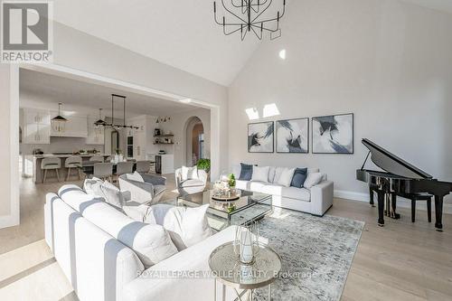 35 Huntley Crescent, Kitchener, ON - Indoor Photo Showing Living Room