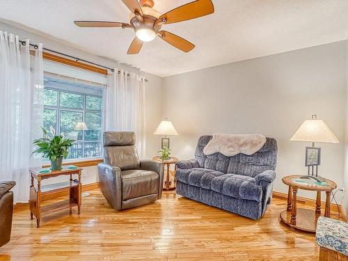 Living room - 32 Ch. Malette, Gracefield, QC - Indoor Photo Showing Living Room