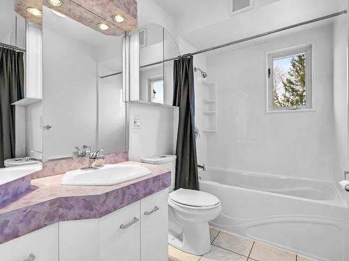Bathroom - 1192 Rue Nielsen, Longueuil (Saint-Hubert), QC - Indoor Photo Showing Bathroom