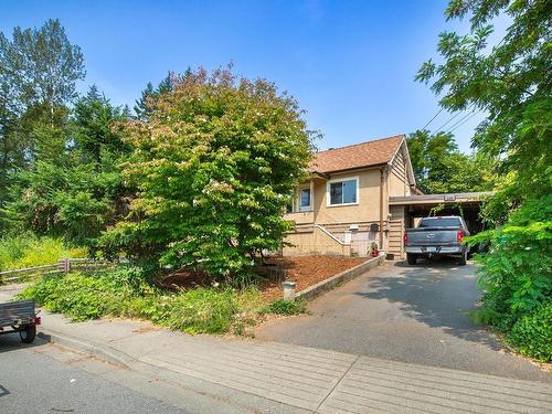 2458 Rosstown Rd, Nanaimo, BC - Outdoor