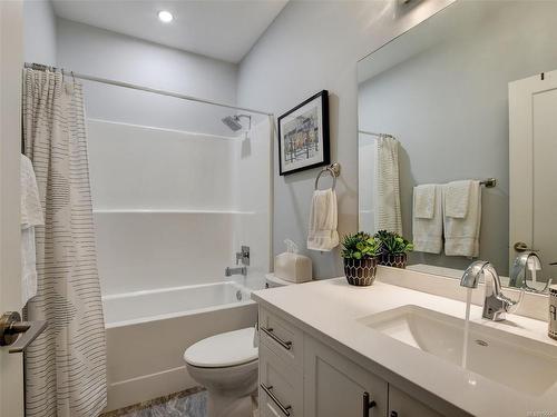 1579 Rondeault Rd, Cowichan Bay, BC - Indoor Photo Showing Bathroom