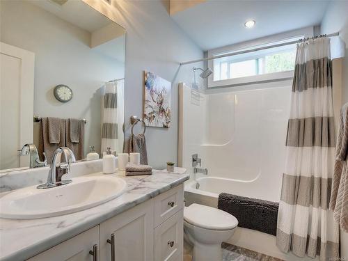 1579 Rondeault Rd, Cowichan Bay, BC - Indoor Photo Showing Bathroom