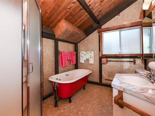 4297 Camco Rd, Courtenay, BC - Indoor Photo Showing Bathroom