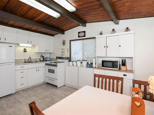 4297 Camco Rd, Courtenay, BC - Indoor Photo Showing Kitchen With Double Sink