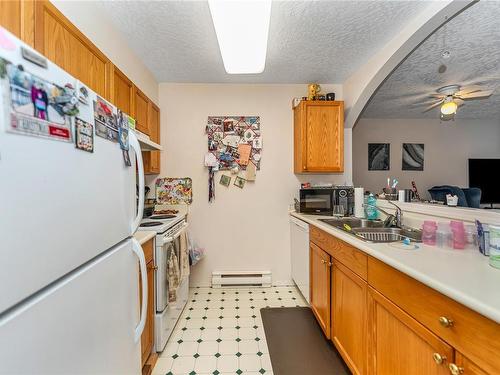 110-330 Brae Rd, Duncan, BC - Indoor Photo Showing Kitchen With Double Sink