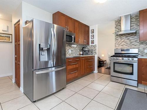 6428 Abbey Rd, Duncan, BC - Indoor Photo Showing Kitchen
