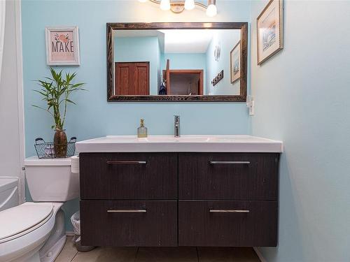 6428 Abbey Rd, Duncan, BC - Indoor Photo Showing Bathroom