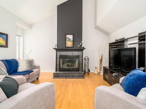 Living room - 4405 Rue Beaubien, Québec (La Haute-Saint-Charles), QC - Indoor Photo Showing Living Room With Fireplace