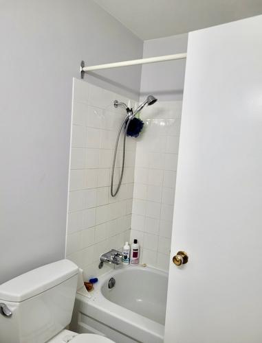 208-3505 38 Street, Vernon, BC - Indoor Photo Showing Bathroom