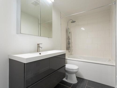 Bathroom - 6916 Boul. Monk, Montréal (Le Sud-Ouest), QC - Indoor Photo Showing Bathroom