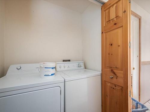 5055 Christie Rd, Ladysmith, BC - Indoor Photo Showing Laundry Room