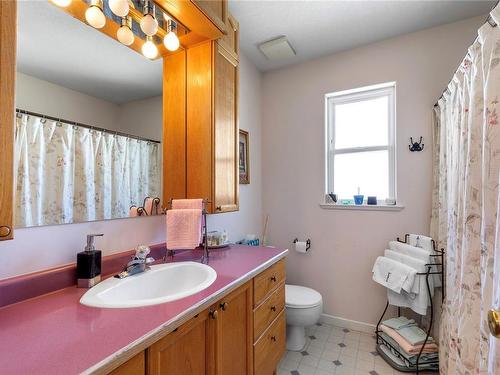 873 Mulholland Dr, Parksville, BC - Indoor Photo Showing Bathroom