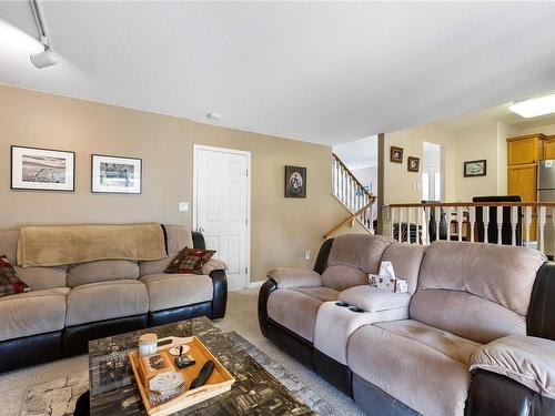 873 Mulholland Dr, Parksville, BC - Indoor Photo Showing Living Room