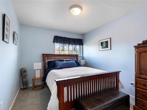 873 Mulholland Dr, Parksville, BC - Indoor Photo Showing Bedroom