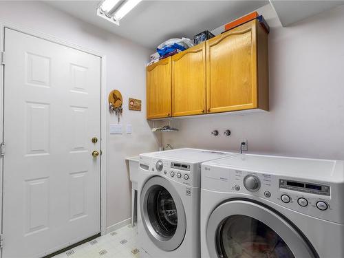 873 Mulholland Dr, Parksville, BC - Indoor Photo Showing Laundry Room
