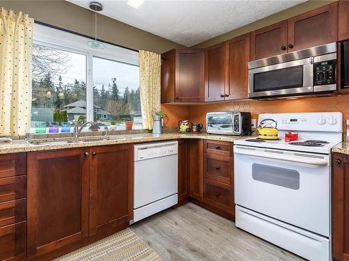 4770 Kilmarnock Dr, Courtenay, BC - Indoor Photo Showing Kitchen