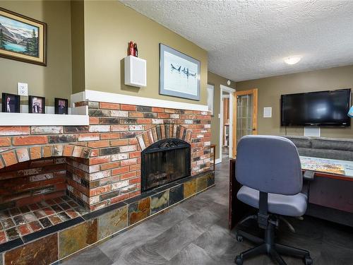 4770 Kilmarnock Dr, Courtenay, BC - Indoor Photo Showing Office With Fireplace