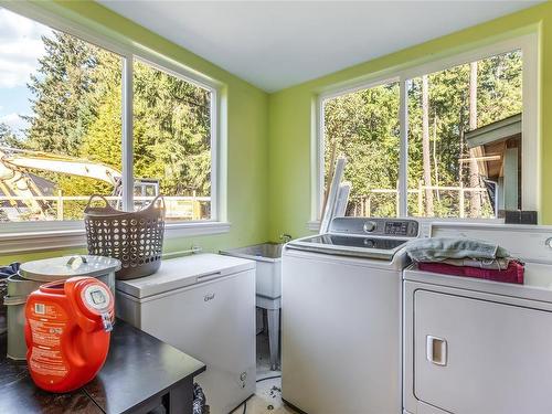 2828 Twin Oaks Dr, Nanaimo, BC - Indoor Photo Showing Laundry Room