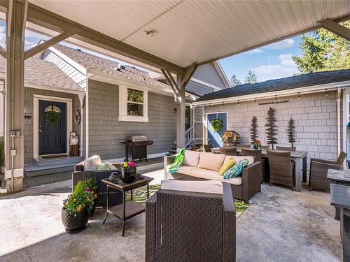2828 Twin Oaks Dr, Nanaimo, BC - Outdoor With Deck Patio Veranda With Exterior