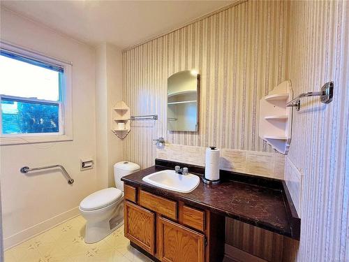 1014 Vista Ave, Duncan, BC - Indoor Photo Showing Bathroom
