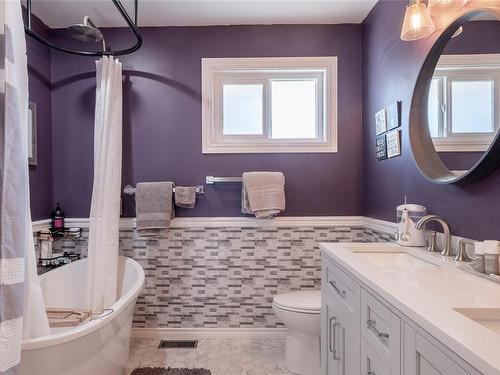 3808 Exton St, Port Alberni, BC - Indoor Photo Showing Bathroom