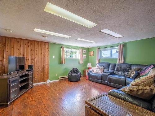 3808 Exton St, Port Alberni, BC - Indoor Photo Showing Living Room