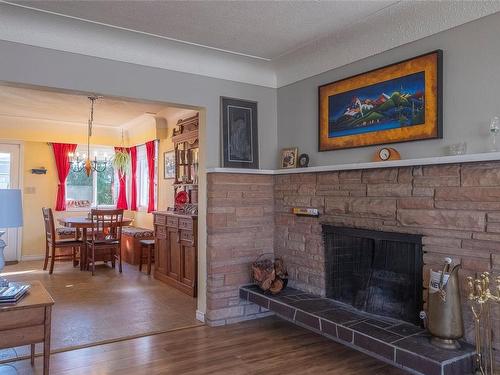 3808 Exton St, Port Alberni, BC - Indoor Photo Showing Living Room With Fireplace