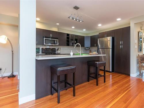 1106 Tolmie Ave, Saanich, BC - Indoor Photo Showing Kitchen With Upgraded Kitchen