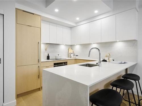 710-1100 Yates St, Victoria, BC - Indoor Photo Showing Kitchen With Upgraded Kitchen