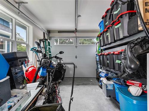 160 South Turner St South, Victoria, BC - Indoor Photo Showing Garage