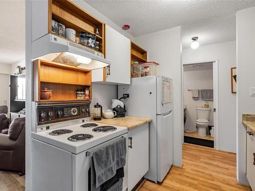 203-156 Government St, Duncan, BC - Indoor Photo Showing Kitchen
