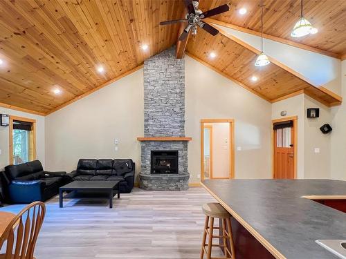 1655 Cole Rd, Sooke, BC - Indoor With Fireplace