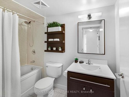 1110-100 Western Battery Rd, Toronto, ON - Indoor Photo Showing Bathroom