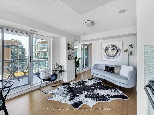 1110-100 Western Battery Rd, Toronto, ON - Indoor Photo Showing Living Room