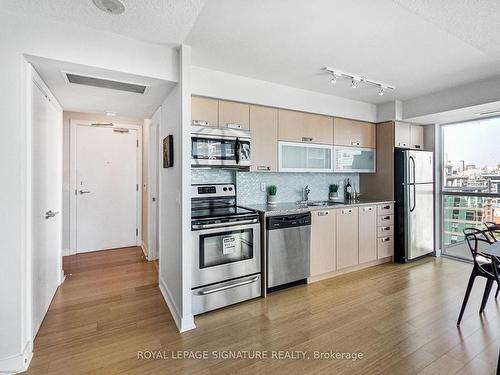 1110-100 Western Battery Rd, Toronto, ON - Indoor Photo Showing Kitchen