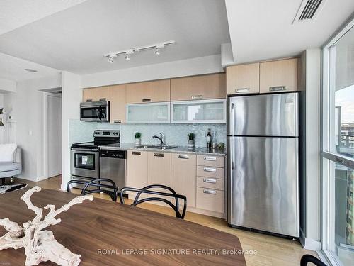 1110-100 Western Battery Rd, Toronto, ON - Indoor Photo Showing Kitchen