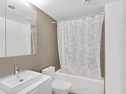 916-170 Bayview Ave, Toronto, ON - Indoor Photo Showing Bathroom