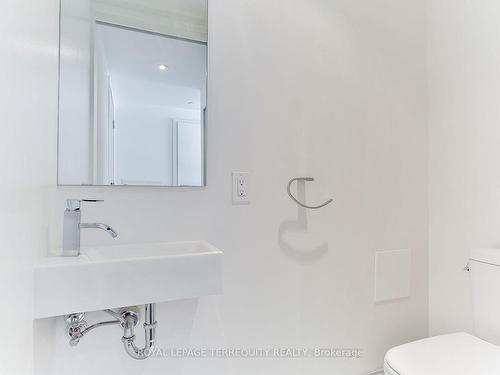 Ph 1414-629 King St W, Toronto, ON - Indoor Photo Showing Bathroom
