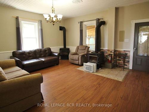 295546 8Th Line, Amaranth, ON - Indoor Photo Showing Living Room